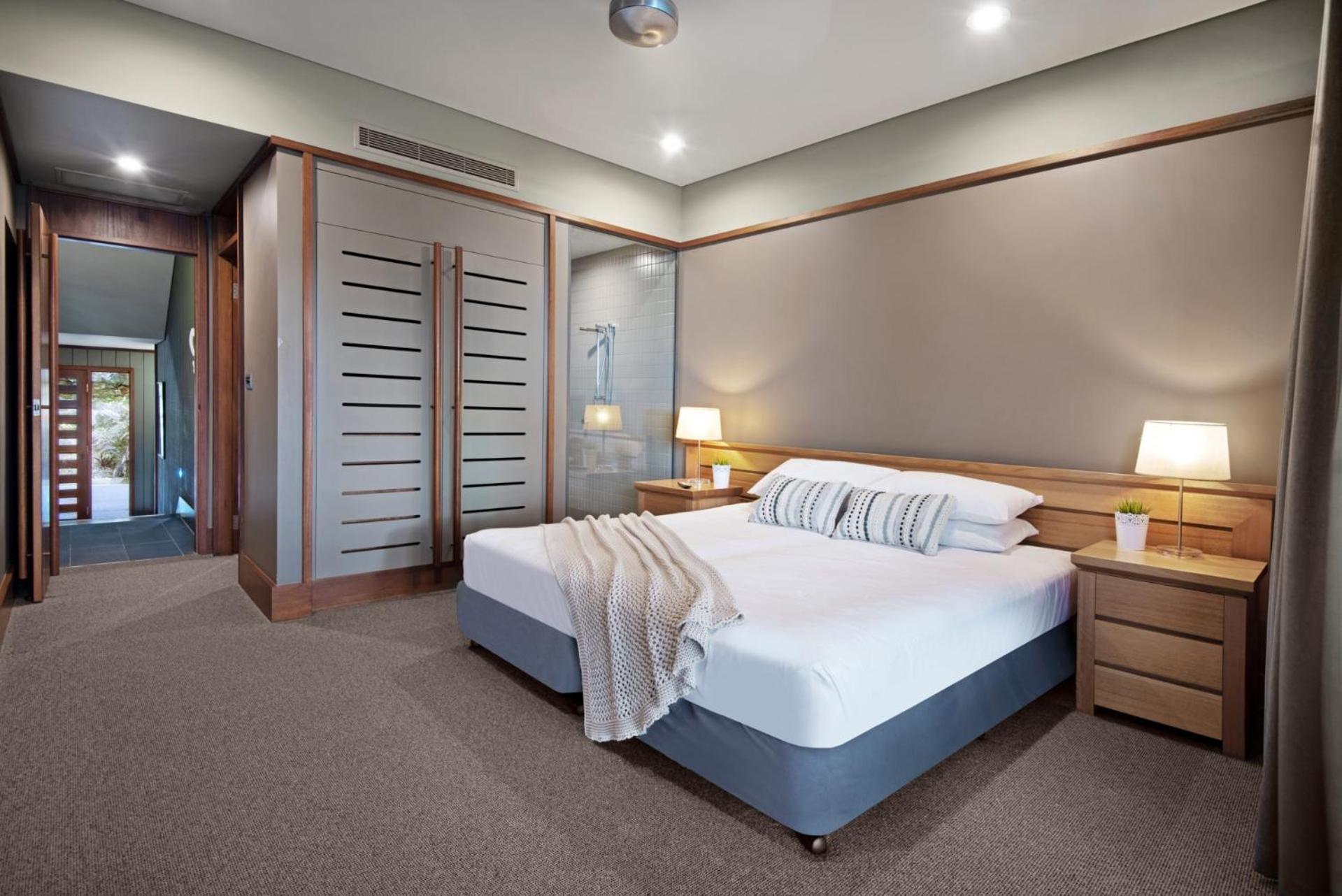 Yacht Club 33 Serenity House Ocean Views 2 Buggies Hamilton Island Exterior photo